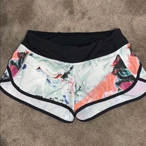 Lululemon size 4 pigment wave speed shorts EUC